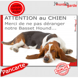 Plaque portail humour "Attention au Chien, Merci de ne pas déranger notre Basset Hound". Photo pancarte drôle fatigué feignant