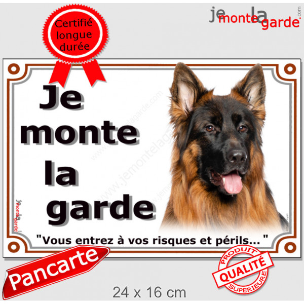Berger Allemand noir et feu face noire poils longs, plaque portail extérieure "Je Monte la Garde, risques périls" photo pancarte