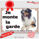 Berger Australien Bleu Merle couché, plaque portail "Je Monte la Garde, risques périls" affiche panneau pancarte photo
