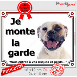 Bouledogue Américain fauve et blanc, plaque portail "Je Monte la Garde, risques périls" panneau photo Boulam tricolore pancarte 