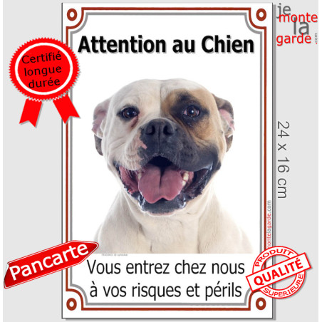 Bouledogue Américain fauve et blanc, Plaque Portail Verticale "Attention au Chien, vous entrez à vos risques et périls" photo Bo