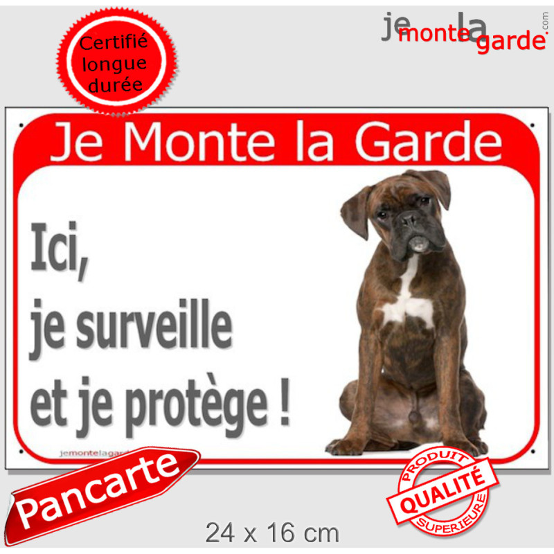 Boxer Marron Bringé Assis, plaque Portail rouge "Je Monte la Garde, surveille protège" pancarte, affiche panneau photo Boxer Marron Bringé Assis, plaque Portail rouge "Je Monte la Garde, surveille protège" pancarte, affiche panneau photo