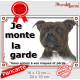Staffie bringé, plaque portail extérieur "Je Monte la Garde, risques périls" panneau pancarte, photo staffy zébré
