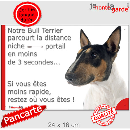 Bull Terrier Tricolore, plaque humour "parcourt distance Niche-Portail moins 3 secondes, rapide" photo attention chien