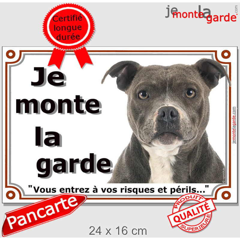 Amstaff Bleu bringé, Panneau Portail extérieur "Je Monte la Garde, risques et périls" photo american staff Terrier Gris