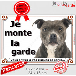Amstaff Bleu bringé, Panneau Portail extérieur "Je Monte la Garde, risques et périls" photo american staff Terrier Gris