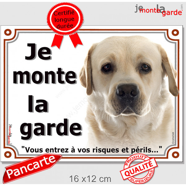 Labrador sable clair tête, plaque portail extérieur "je Monte la Garde, risques et périls" pancarte blanc beige photo pancarte