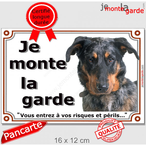 Beauceron Arlequin, plaque portail "Je Monte la Garde, risques et périls" Berger Beauce bleu merle pancarte attention au chien