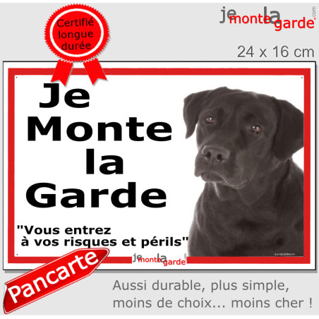 Labrador noir, plaque portail ECO "Je Monte la Garde, vous entrez à vos risques et périls" panneau simple, pas cher mais durable