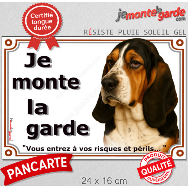 Basset Hound tricolore, plaque portail "Je Monte la Garde, risques et périls" pancarte panneau Hund attention au chien photo