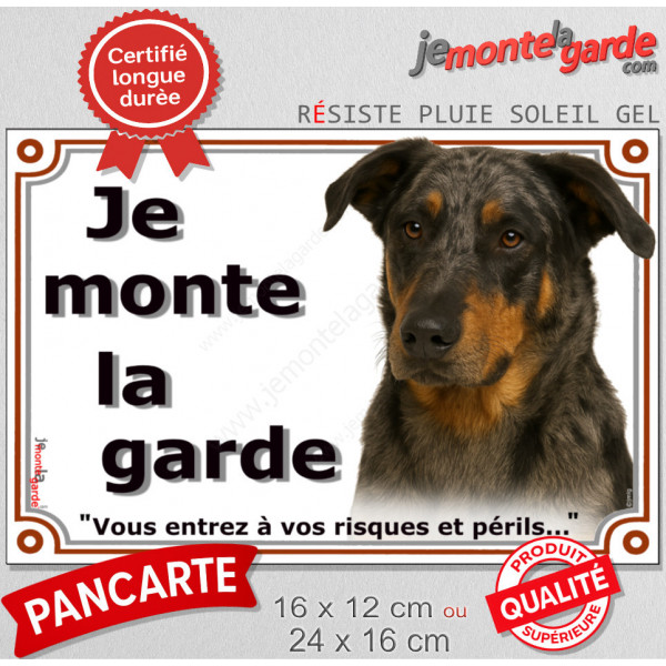 Beauceron Arlequin, plaque portail "Je Monte la Garde, risques et périls" Berger Beauce bleu merle pancarte attention au chien