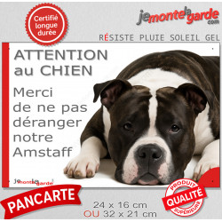 Plaque portail humour extérieure "Attention au Chien, Merci de ne pas déranger notre Amstaff noir et blanc". Photo drôle fatigué
