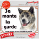 Akita Inu Japonais bringé, panneau autocollant "Je Monte la Garde, risques périls" portail entrée, sticker adhésif photo