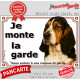 Basset Hound tricolore, plaque portail "Je Monte la Garde, risques et périls" pancarte panneau Hund attention au chien photo