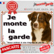Berger Australien Tricolore marron chocolat, Plaque portail extérieure "Je Monte la Garde, risques périls" photo Aussie chien