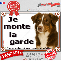 Berger Australien Tricolore marron chocolat, Plaque portail extérieure "Je Monte la Garde, risques périls" photo Aussie chien