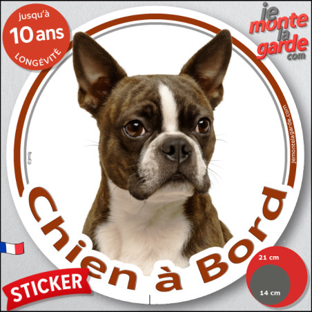 Boston Terrier bringé et blanc, sticker autocollant rond "Chien à Bord" Disque adhésif vitre voiture photo, résiste pluie soleil
