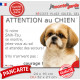 Shih-Tzu or gold et blanc, plaque extérieure humour "Attention au Chien, Jetez Vous au Sol, attendez secours, courage" photo