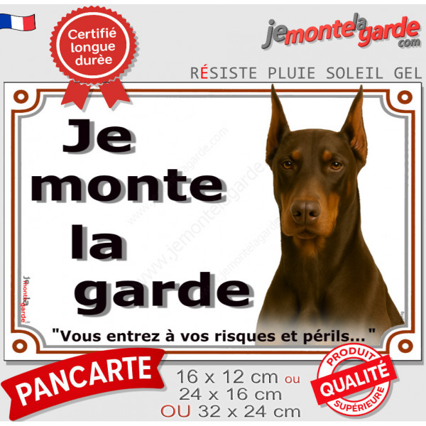Dobermann marron chocolat et Feu oreilles taillées, Plaque portail "Je Monte la Garde, entrez à vos risques périls" photo Dobie