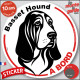 Disque autocollant "Basset Hound à Bord" en noir et blanc. Sticker adhésif rond vitre voiture résiste intempéries