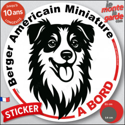 Disque autocollant "Berger Américain Miniature à Bord" en noir et blanc. Sticker adhésif rond vitre voiture résiste intempéries