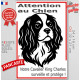 Plaque portail verticale "Attention au Chien, notre Cavalier King Charles surveille et protège" dessin stylisé noir et blanc