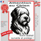 Plaque portail verticale "Attention au Chien, notre Bobtail surveille et protège" dessin stylisé noir et blanc, résiste soleil