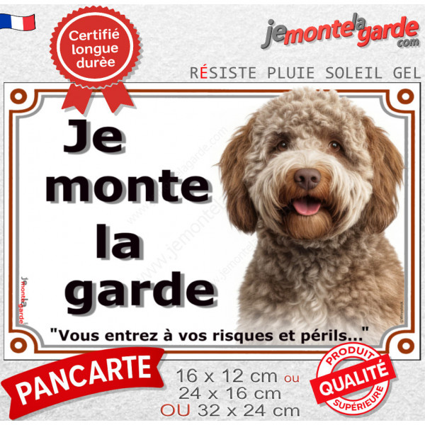 Lagotto Romagnolo brun, plaque portail extérieure "Je Monte la Garde, risques et périls" photo chien d'eau Romagole