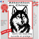 Plaque portail verticale "Attention au Chien, notre Old Inuit Dog surveille et protège" dessin stylisé, résiste intempéries