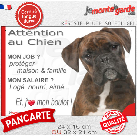 Boxer bringé, plaque extérieure humour "Attention au Chien, j'aime mon job, protéger Maison famille. Salaire, logé nourrit aimé"