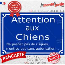 Pancarte “Attention aux chiens” façon plaque de rue parisienne, pour portail, résistante aux intempéries et fabriquée en France.