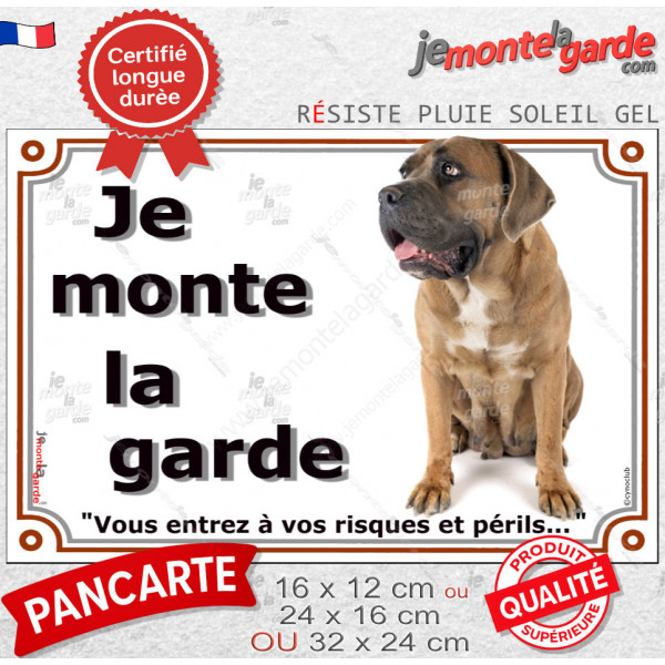 Cane Corso Italiano fauve assis, plaque portail "Je Monte la Garde, risques périls" photo résiste intempéries