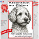 Plaque portail verticale "Attention au Chien, notre Lagotto Romagnolo surveille et protège" dessin stylisé noir, résiste soleil