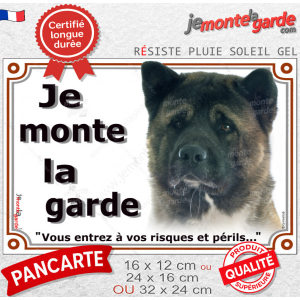 Akita Américain bringé masque noir, plaque portail extérieure "Je Monte la Garde, entrez à vos risques et périls" photo résiste