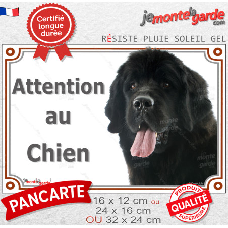 Terre Neuve noir, plaque portail extérieure "Attention au Chien" Photo de la pancarte installée sur le portail d'entrée d'une ma