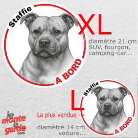 Disque autocollant voiture "Staffie à Bord" noir et blanc 2 tailles D