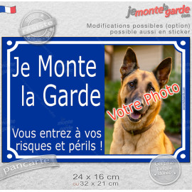 Photo personnalisable, plaque portail bleu marine foncé "Je Monte la Garde, entrez à vos risques et périls" look plaque de rue, 