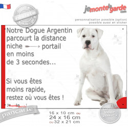 Dogue Argentin assis, Plaque humour "parcourt distance niche portail moins de 3 secondes" photo Dogo, résiste pluie soleil gel, 