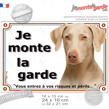 Dobermann Isabelle, fauve dilué, Plaque portail photo "Je Monte la Garde, vous entrez à vos risques et périls" résiste pluie sol
