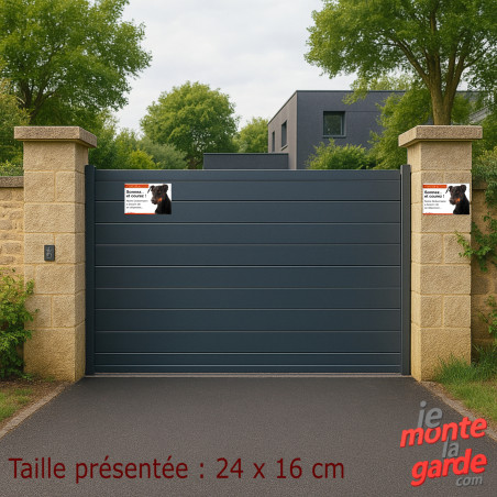 Pancarte Attention au Chien humour "Sonnez et courez, notre Dobermann noir et feu a besoin de se dépenser" Photo de l'installati