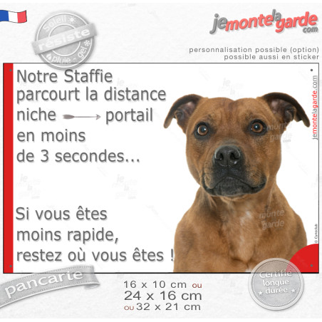 Staffie fauve, plaque humour "parcourt distance Niche-Portail moins 3 secondes, rapide"photo résiste pluie soleil gel, idée cade