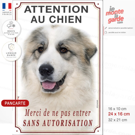 Attention au chien Montagne des Pyrénées, merci de ne pas entrer sans autorisation, photo pancarte portail, résiste dehors