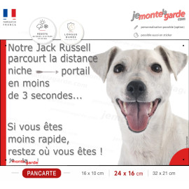 Jack Russel complètement blanc, plaque humour "parcourt distance Niche - Portail moins de 3 secondes" photo, résiste dehors