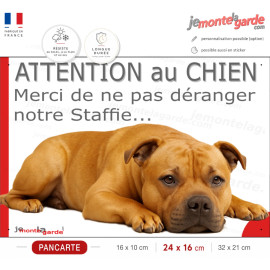 Plaque portail humour "Attention au Chien, Merci de ne pas déranger notre Staffie fauve" Photo fatigué feignant, résiste dehors
