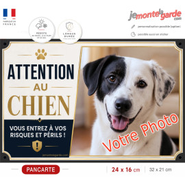 Photo personnalisable, pancarte portail bien visible "Attention au Chien, vous entrez à vos risques et périls" résiste dehors