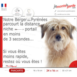 Berger des Pyrénées fauve, plaque extérieure humour "parcourt distance Niche-Portail moins 3 secondes" photo Labrit sable beige