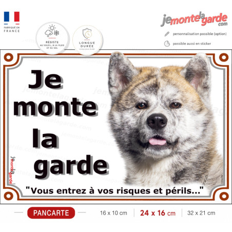 Akita Inu bringé sésame noir, plaque portail "Je Monte la Garde, vous entrez à vos risques et périls" photo, résiste dehors