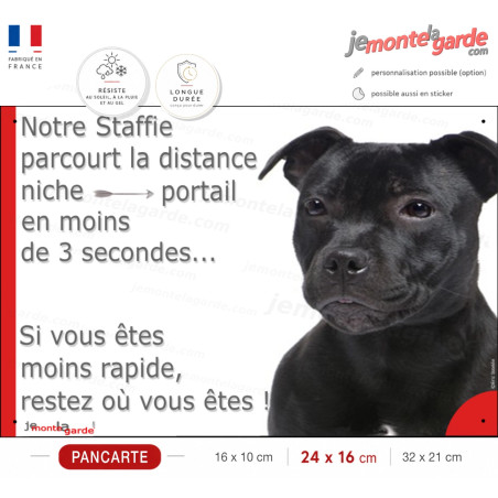 Staffie Noir, Plaque photo humour "parcourt la distance niche-portail en moins de 3 secondes" photo, résiste dehors, idée cadeau