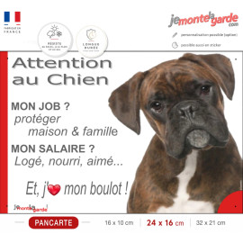 Boxer bringé, plaque extérieure humour "Attention au Chien, j'aime mon job, protéger Maison famille. Salaire, logé nourrit aimé"