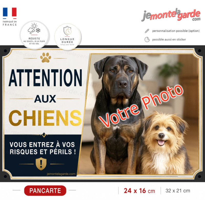 Photo personnalisable, pancarte portail RIVOLI au PLURIEL "Attention aux Chiens, entrez à vos risques et périls" résiste dehors
